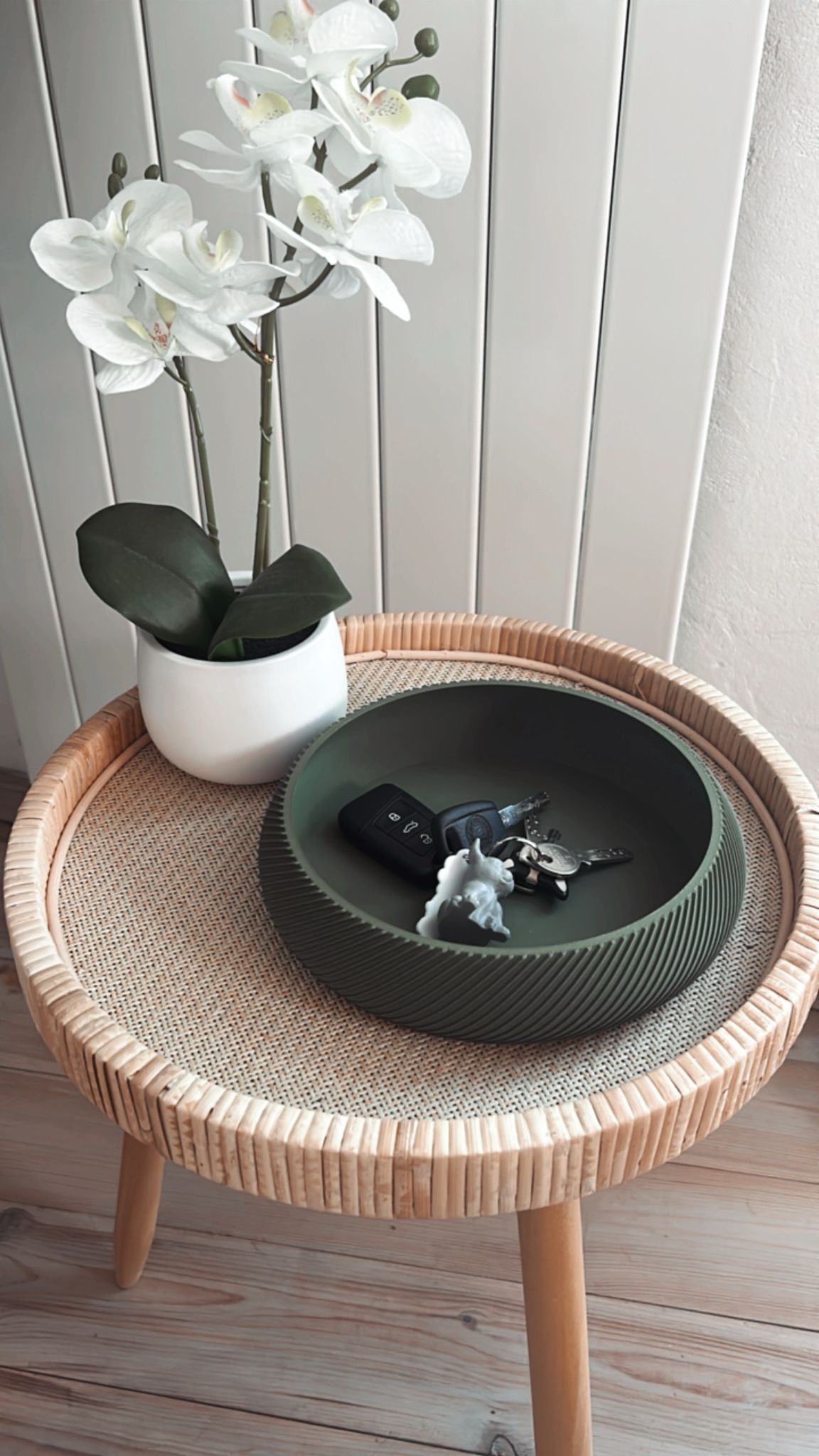 Empty pockets / object holder