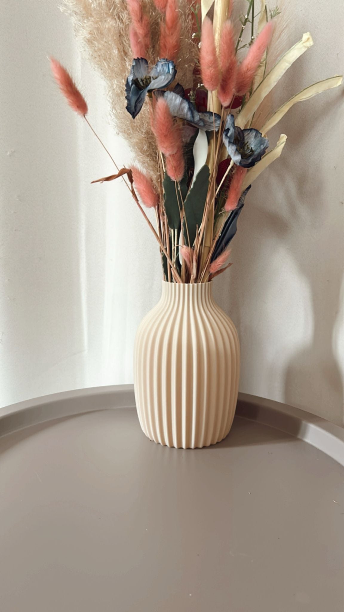 Modern style vase